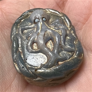Pâte de verre studio glass button of an octopus by Nancy DuBois.