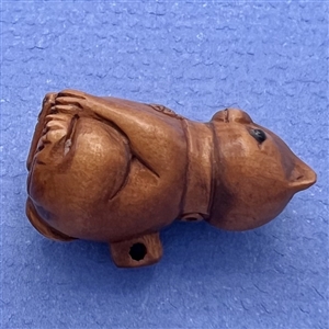 Boxwood button of “Beckoning Cat.”