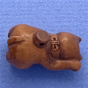 Boxwood button of “Beckoning Cat.”