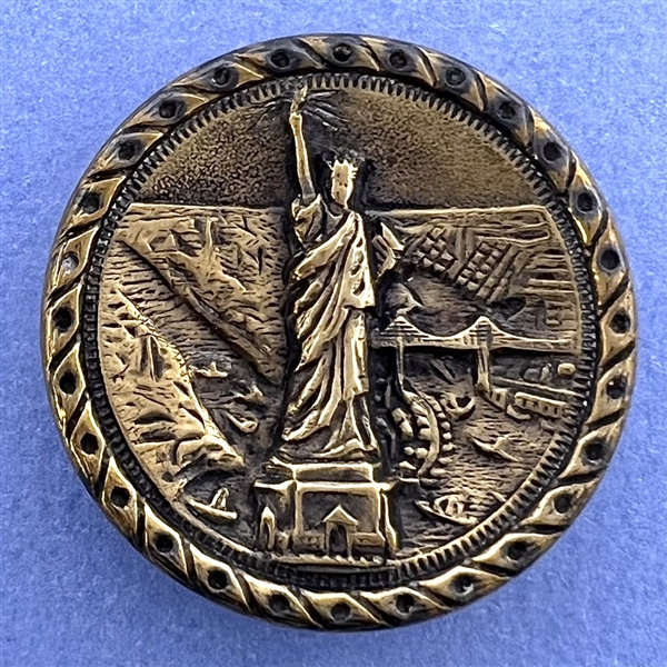 RARE  Statue of Liberty commemorative button.