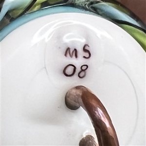Studio glass button of a turtle by Mavis Smith.