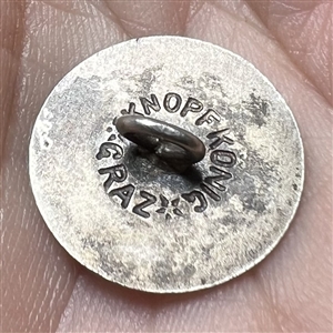 Highly Collectible 3rd Avenue silver button of “Skulling Team”
