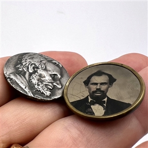 Two buttons of men’s heads.