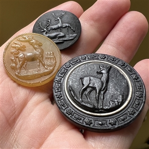 Three buttons of deer.