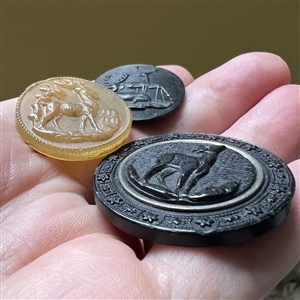 Three buttons of deer.