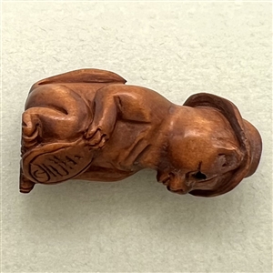 Boxwood button of cool cat in a hat.