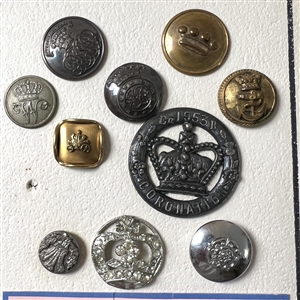 Card of ten British royalty buttons. 