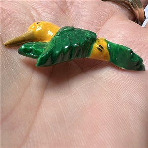 Kevin Kinne realistic hummingbird studio button.
