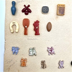 Card of 40 Goofie buttons and 9 trim.