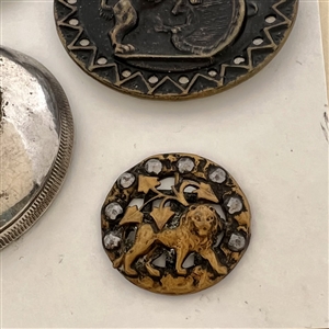 Six assorted metal buttons of lions.