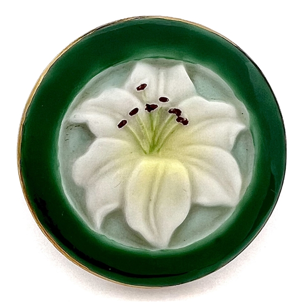 Japanese Kutani button of a flower with green border.