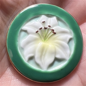 Japanese Kutani button of a flower with green border.