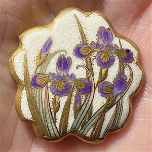 Unusual Japanese Satsuma button with irregular border of iris. 