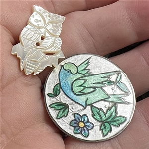 Two buttons of birds.