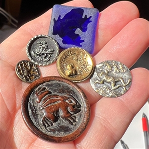 Six frisky frog buttons.