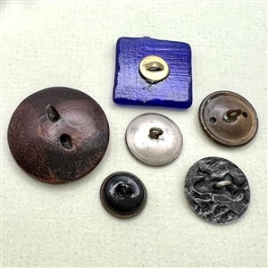 Six frisky frog buttons.