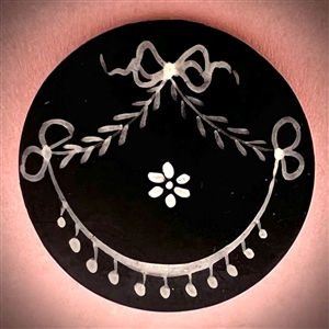 Late 18th c. painted lacquer button of a wreath (or fan).