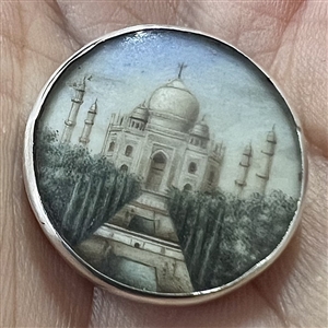 Painting on natural button of the Taj Mahal.