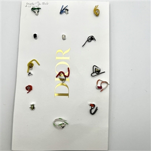 Card of fourteen snap-together buttons.