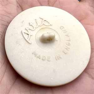 Artid Vintage plastic button of a flower arrangement.