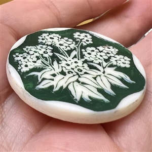 Artid Vintage plastic button of a flowering plant.