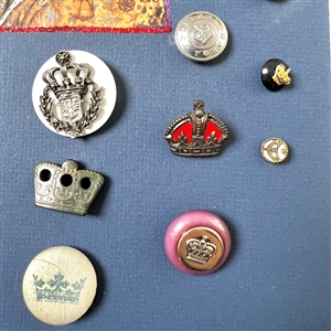Card of twenty one crown buttons.