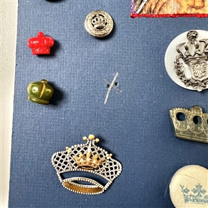 Card of twenty one crown buttons.