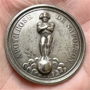 French white metal button of “Apotheoses de Napoleon.”