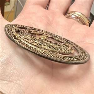 RARE gilded filigree wire Motiwala Pisces Zodiac button.