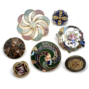Seven assorted enamel buttons. 