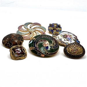 Seven assorted enamel buttons. 