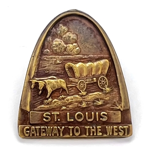 Commemorative button of horse and covered wagon under St. Louis arch. 