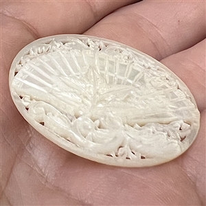 Bethlehem pearl button of a fan and flora elements.