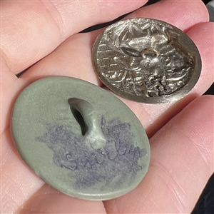 Two buttons of “the Fox and the Grapes fable.