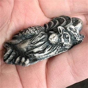 Sew thru realistic rooster button. 