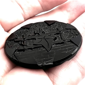 “Ivy leaves and trellis black glass button.