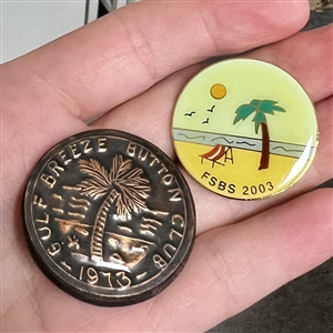 Two show favor buttons with palm trees.