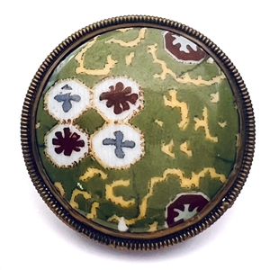 Painted porcelain button set in brass of patterns.