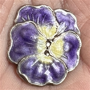 Enamel button of a realistic pansy on 925 silver. 