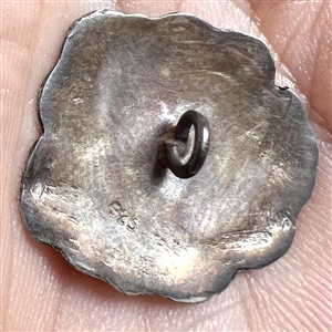 Enamel button of a realistic pansy on 925 silver. 