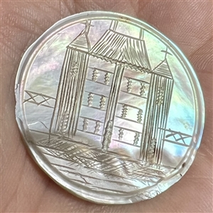 Incised iridescent pearl button of a bridge structure.