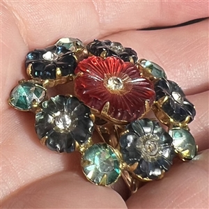 Pretty jewel button of multicolored flowers and pastes.
