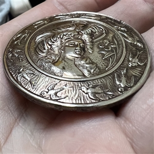 Silvered brass button of Lillian Russel with swallow border.