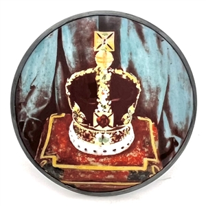 Motiwala enamel button of the royal crown of Queen Elizabeth II.
