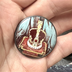 Motiwala enamel button of the royal crown of Queen Elizabeth II.