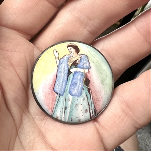 Motiwala enamel button of Queen Elizabeth II waving.
