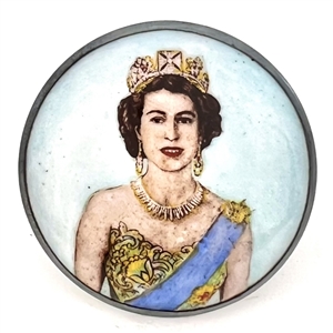 Motiwala enamel button of Queen Elizabeth II looking forward.