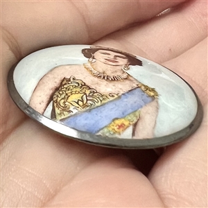 Motiwala enamel button of Queen Elizabeth II looking forward.