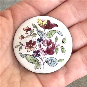 Enamel with counter enamel button of flowers.