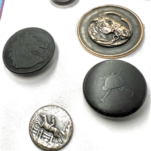 Card of twenty one buttons of horses and horseshoes. 
